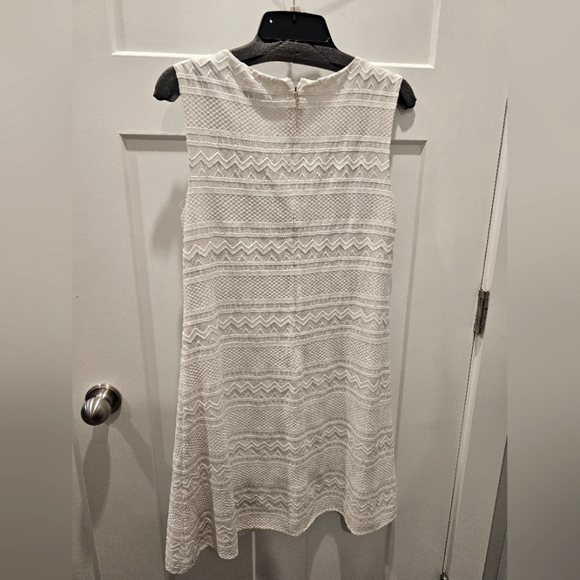 DKNY Cream Lace Lined Shift Sleeveless Dress Back Zip Size 6 - Picture 13 of 13